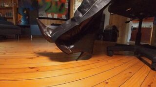 Leather dudes and pointy boots