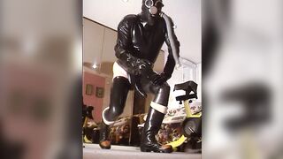 Roxina2003GasmaskAndTube110203XL.WMV