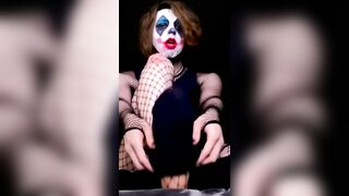 ⊹ shorties ⊹ clown cutie shows u her feet ⊹