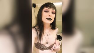 Little striptease from mamma