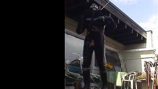 RoxinaRetroGurlInZentaiAndGasmaskWanking280604.WMV