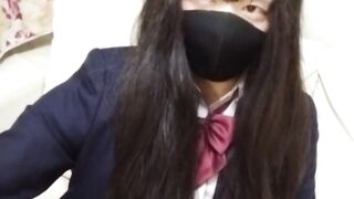 What color are the pants of this day's schoolgirl Honoka?