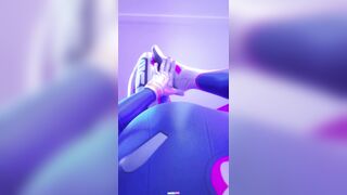 I know how to give fine massages with my feet~