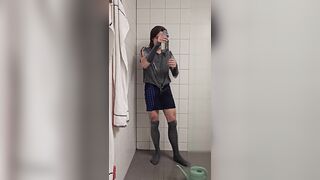 Bizarre Pee Party - Extraordinary wetting