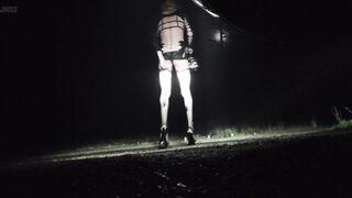 Expecting for valuable weenies,????booty in the air in a parking lot at night. La Faisanderie91 VaneSsaBiTCHx PariSChienneTrvprod91