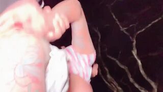 2 Latinas sucking a lot of wood.