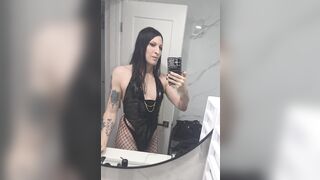 Do u want to worship this large dick and butt?