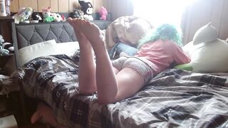 cute teen shows u her feet during the time that listening to lofi