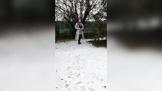 Winter in garden - outfit with ebony boots and hose