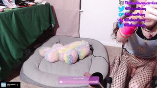 Cute ravebunny gets stretched out Stream VOD