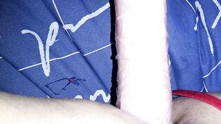 Abierto de piernas y la máquina follandome el ano