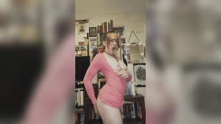 Trans Hotty Gives U the Front *and* the Back