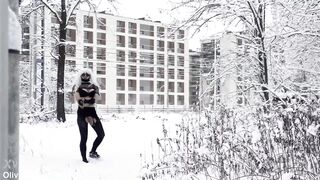 AMATEUR TRANS IN SNOW - PERVERT TEACH DONG FLASH