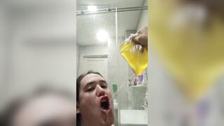 Golden shower in solo