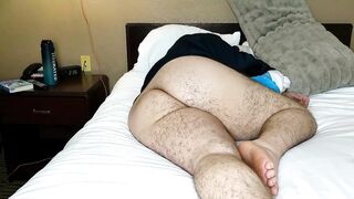Plump Butt FtM Twerking Whilst Relaxing On Couch - SHAKING MY BOOTY 4 YOU