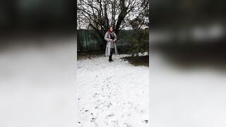 Winter in garden - outfit with ebony boots and hose