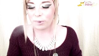 Hawt t-girl Mallory feet JOI