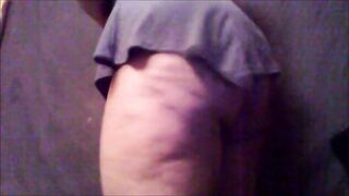 Shaking my booty on cam