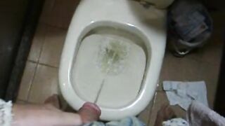 Nikki Montero pissing and bored at home