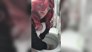 CROSSDRESSER SCREAMS AS PIDDLE SPLASHES ON NOODLES