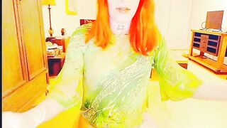 Tammysissy Masturbates with Urinate Games