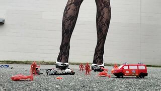 Flattened 1st Responders - Giantess Crush