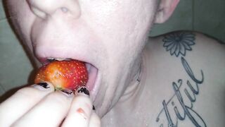 Trans Dude, Food Fetish In nature's garb Fruit Lick My Juice