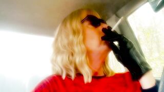 OLDER BLOND SMOKIN' VS120 MENTHOLS WITH CAT SUNGLASSES