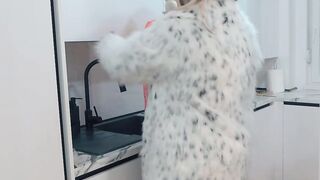 Stepmom punisher her stepdaughter