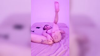 playing whit my vibrator and plug
