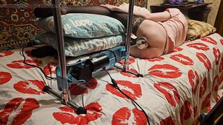 Femboy having sex with a screw machine