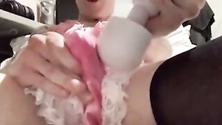 Pathetic sissy delilah cum in her cage with bodywand so fast
